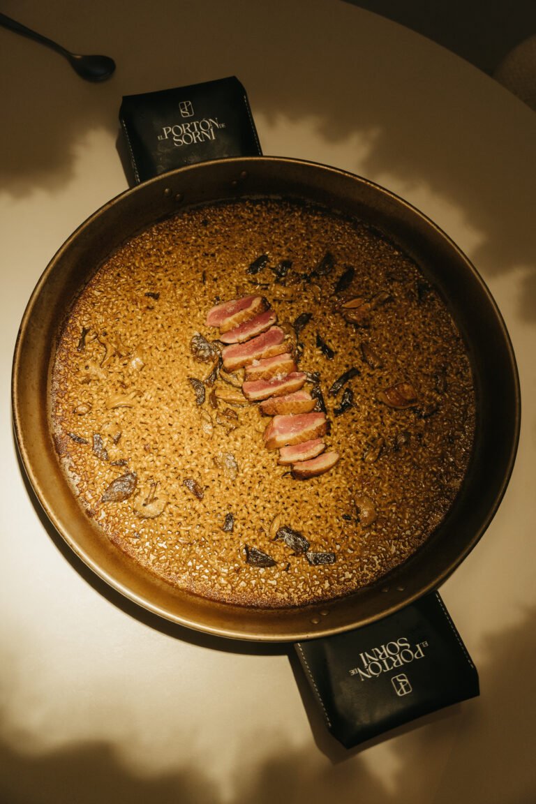 Arroz de magret de pato, setas shiitake y foie de El Portón de Sorní