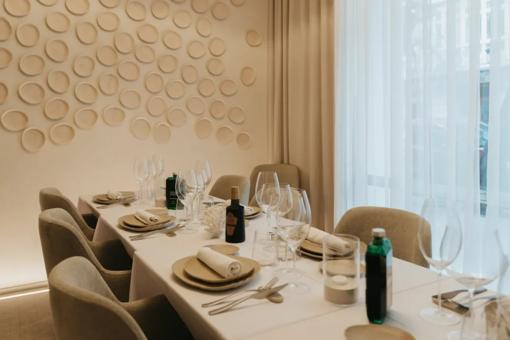 El plan de una noche mediterránea en Valencia: cena, vino y sobremesa sin prisa