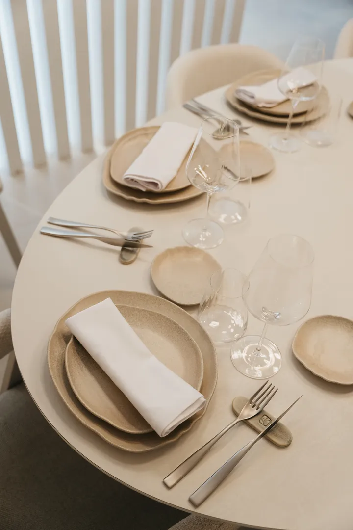 Cenar un viernes en Valencia: mesa acogedora y cocina mediterránea