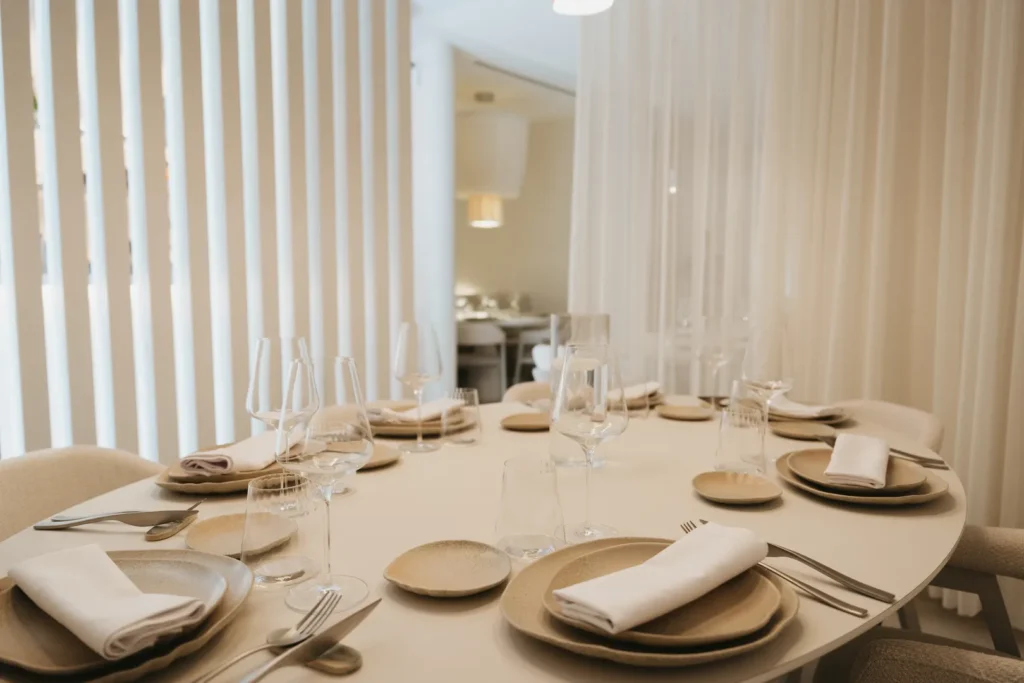 Qué pedir para compartir en una cena mediterránea: una guía por ritmos