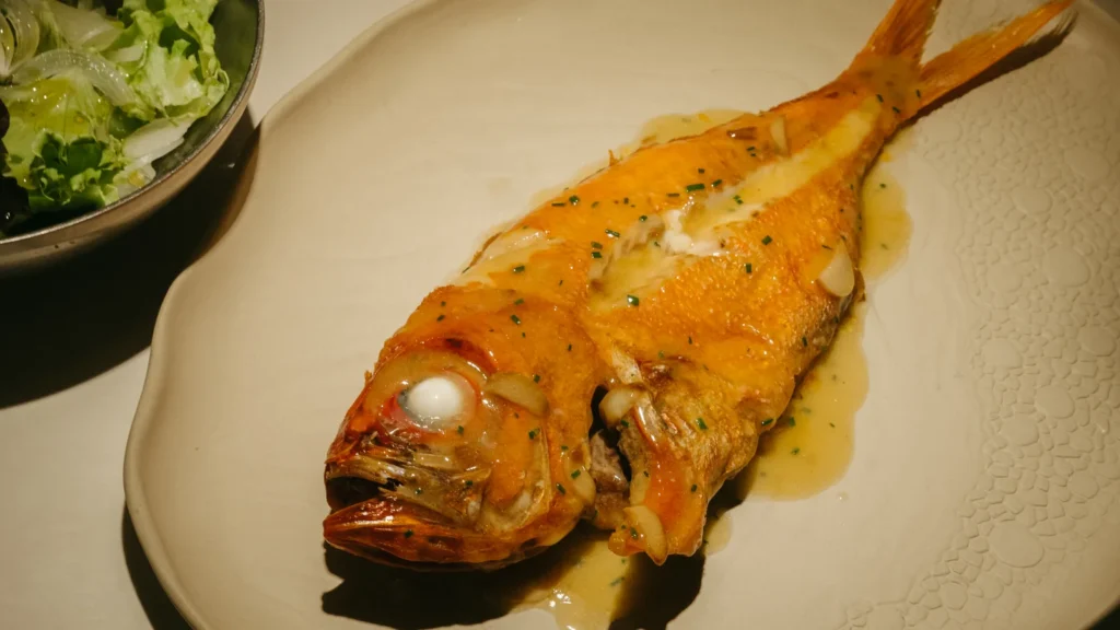 Pescado blanco y azul: diferencias de textura y cómo se cocinan